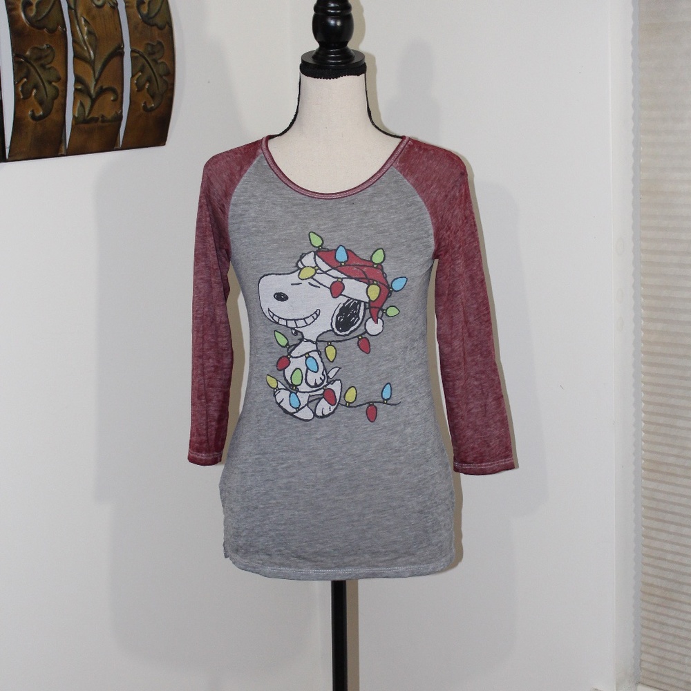 Peanuts, Snoopy Christmas shirt